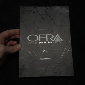 Ofra Holiday Glow pro palette